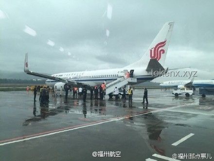 首都机场航班起飞中断与发动机冒火事件对比分析：原因、应对与启示